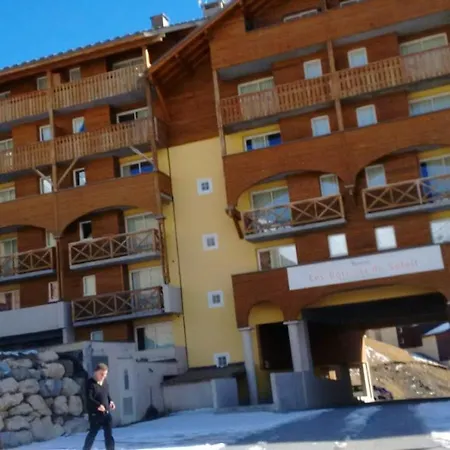 Charmant A Vue Montagne 285 M² Piscine Partagee